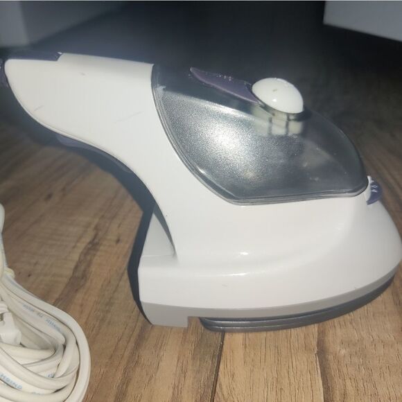 Black & Decker Gizmo Steam 'N Crease 3 In 1 Iron M - Picture 4 of 9